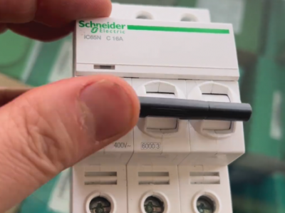  Schneider Electric IC65N-3PC16A
